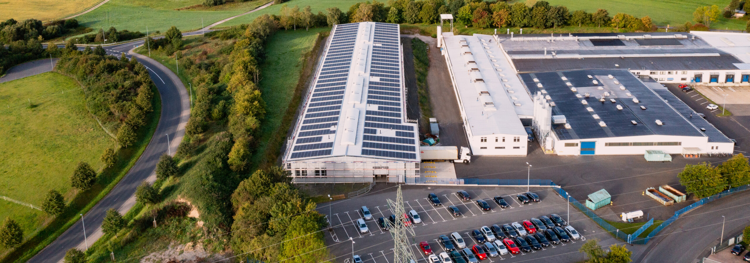 Format GmbH - Wir über uns - 2023: Inbetriebnahme der Photovoltaikanlage auf dem Dach des Dropshipping Centers